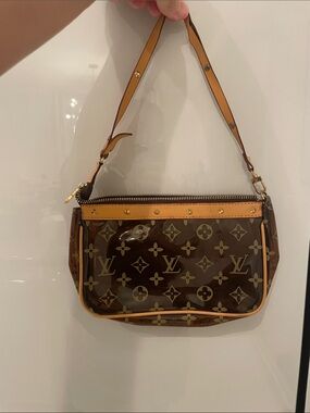 Source Unknown Brown Monogram Shoulder Bag with Tan Trim